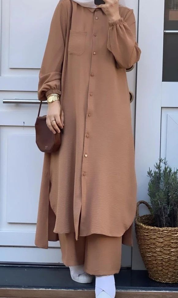 3 piece suit in Brown color